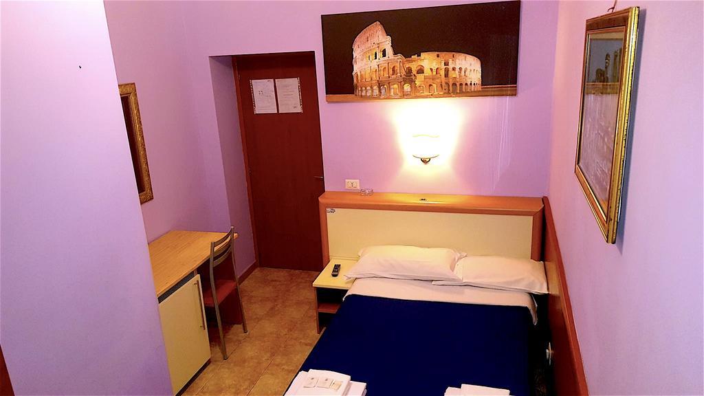 Pensión Domus Aurora 3*